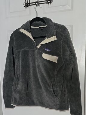 Patagonia Women's Charcoal Gray Fleece Snap Pullover with Cream Trim